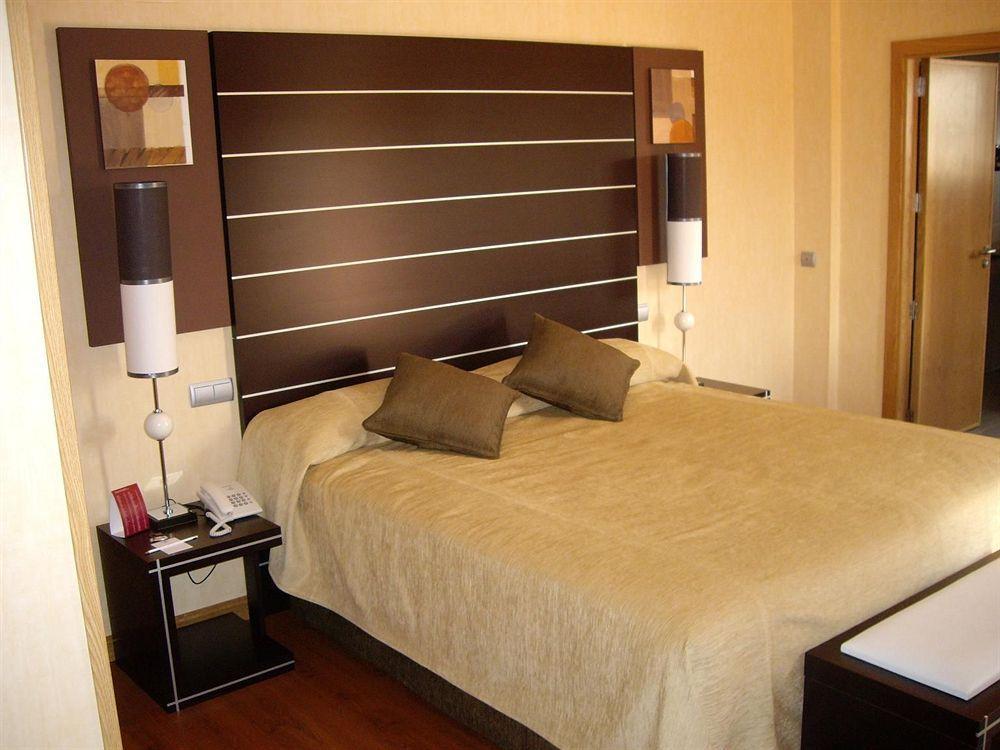 บีแอนด์บี โฮเต็ล มาดริด ฟูเอนลาบราดา Hotel ห้อง รูปภาพ