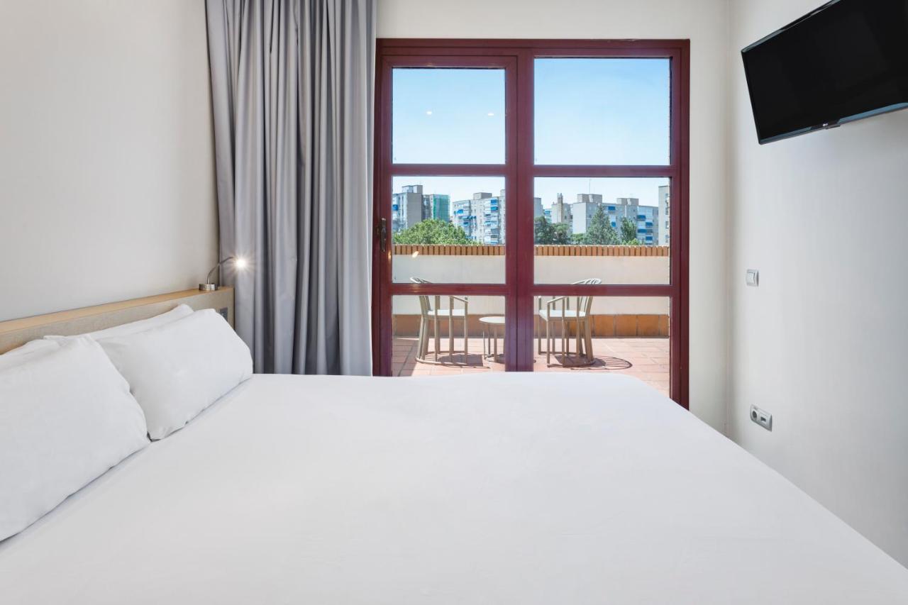 บีแอนด์บี โฮเต็ล มาดริด ฟูเอนลาบราดา Hotel ภายนอก รูปภาพ