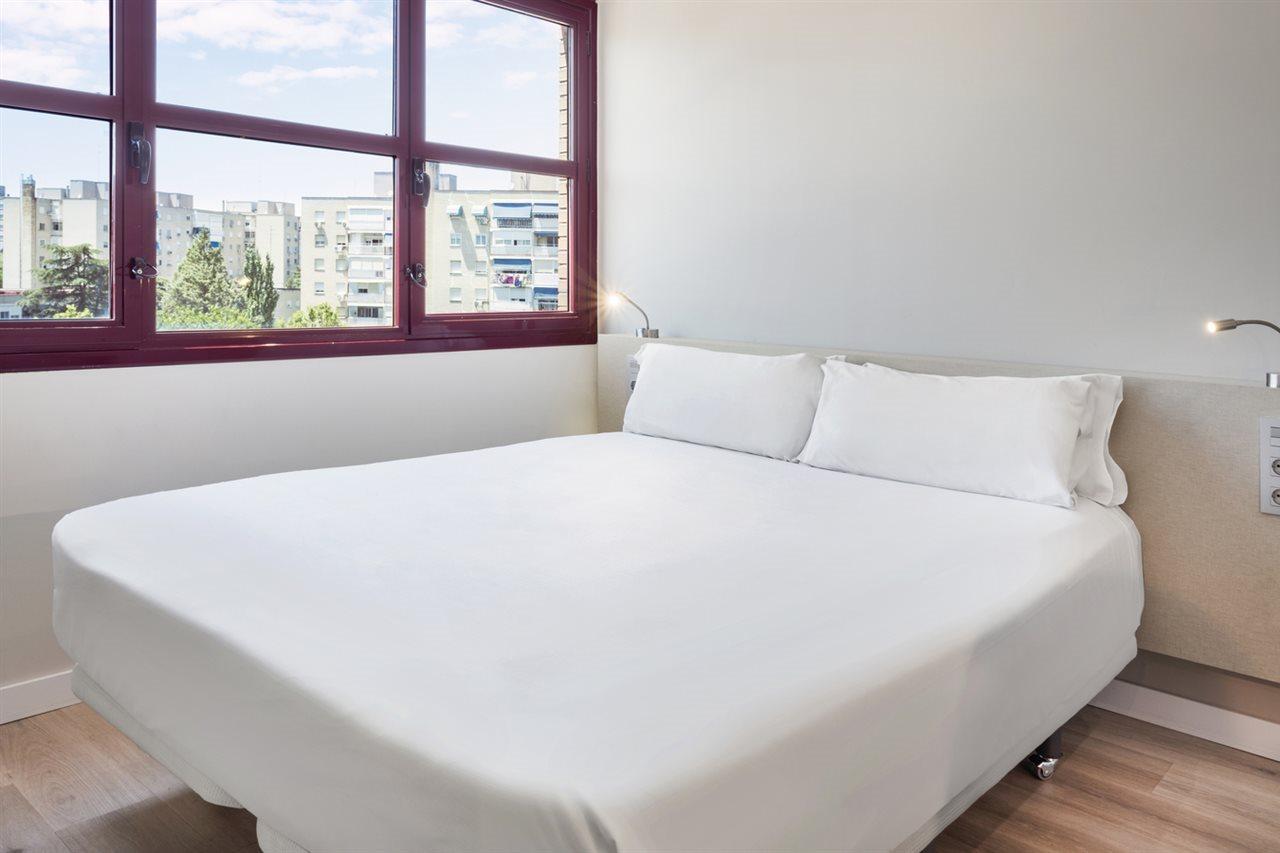 บีแอนด์บี โฮเต็ล มาดริด ฟูเอนลาบราดา Hotel ภายนอก รูปภาพ
