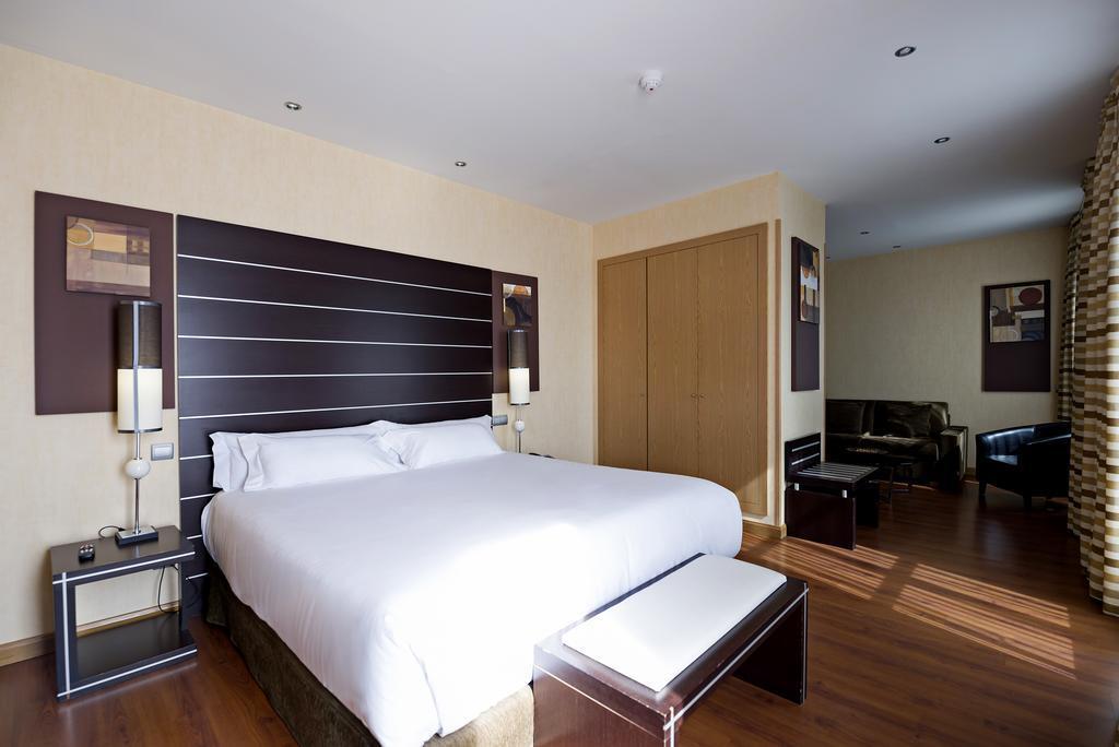 บีแอนด์บี โฮเต็ล มาดริด ฟูเอนลาบราดา Hotel ภายนอก รูปภาพ