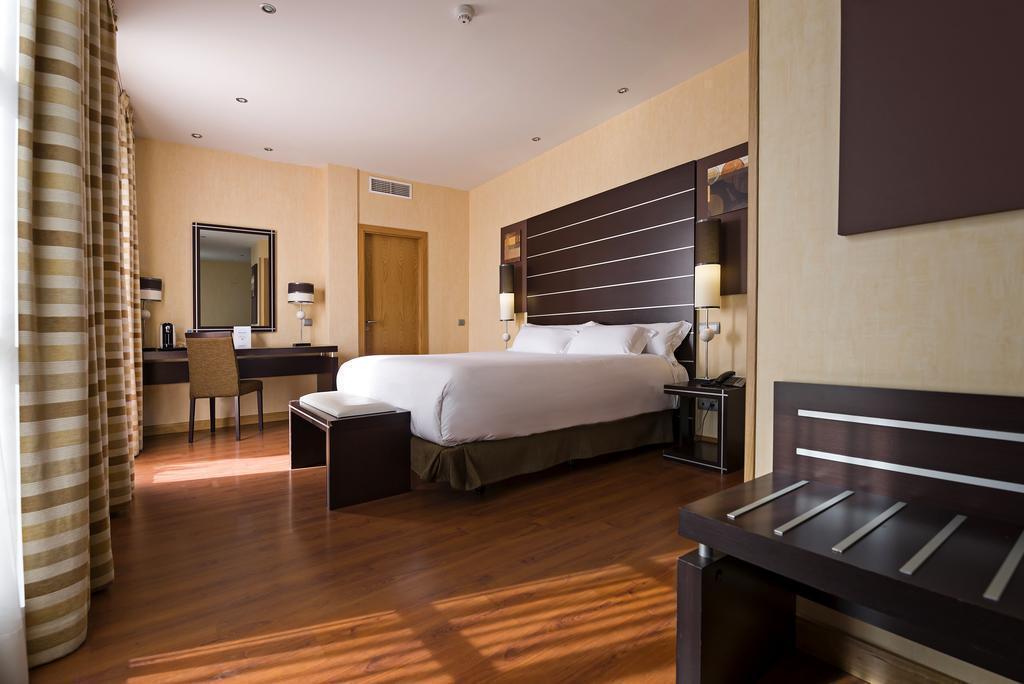บีแอนด์บี โฮเต็ล มาดริด ฟูเอนลาบราดา Hotel ภายนอก รูปภาพ