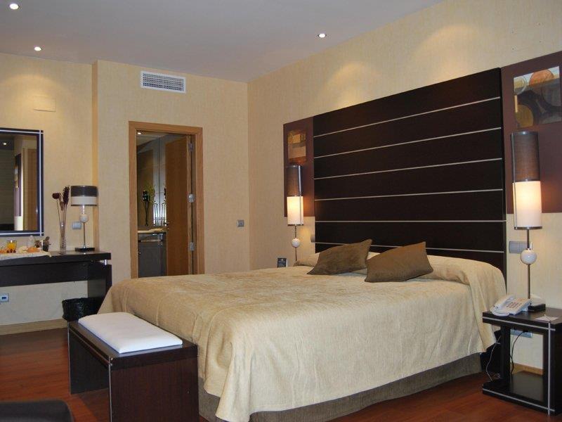 บีแอนด์บี โฮเต็ล มาดริด ฟูเอนลาบราดา Hotel ภายนอก รูปภาพ